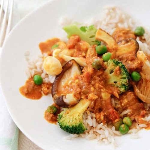 Vegan mushroom, pea and coconut korma